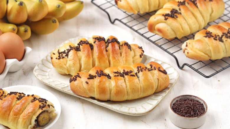 bananas wrapped in croissants with chocolate