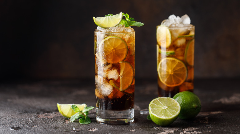 Refreshing Cuba Libre cocktails