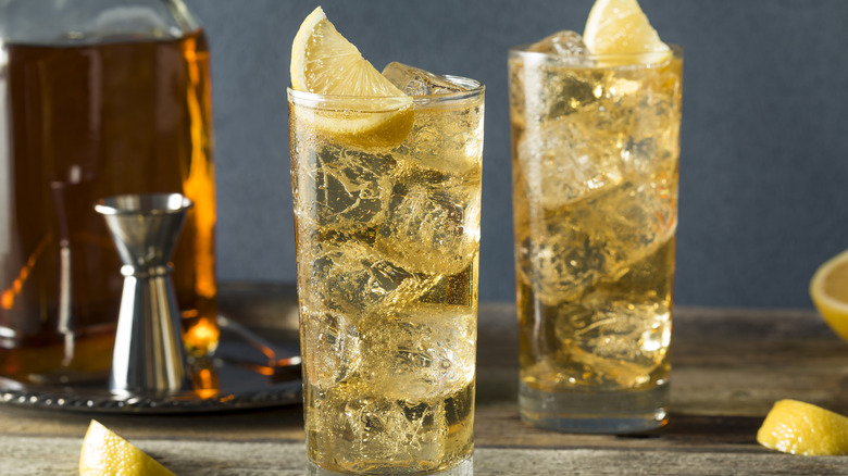 Ginger ale highball with lemons