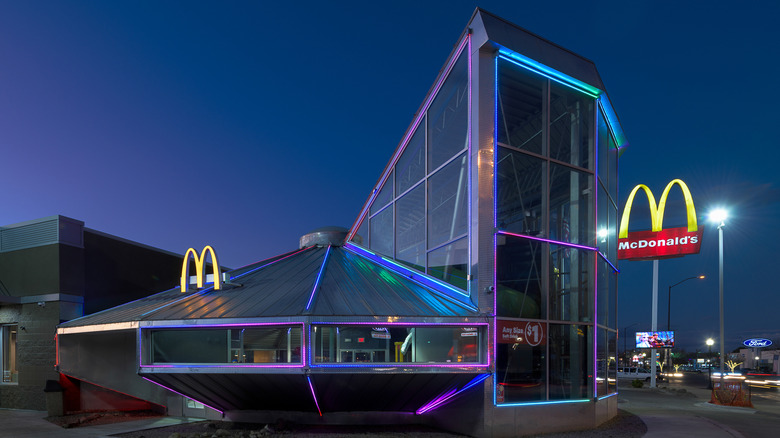McDonald's flying saucer building New Mexico