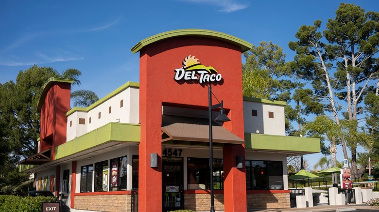 Del Taco store front