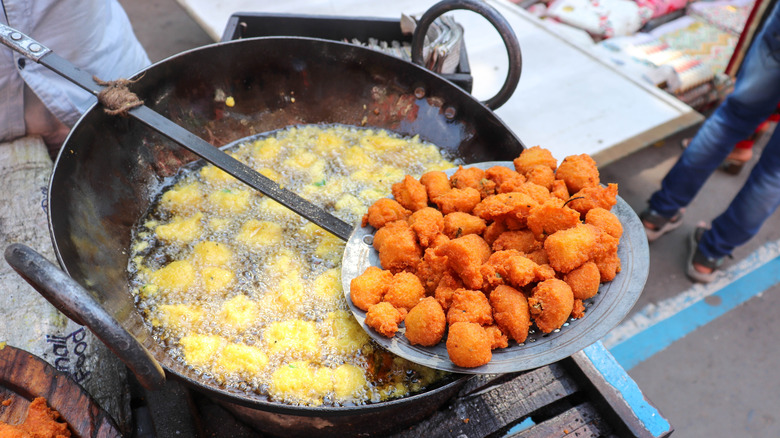 Pakoda being fried in oil