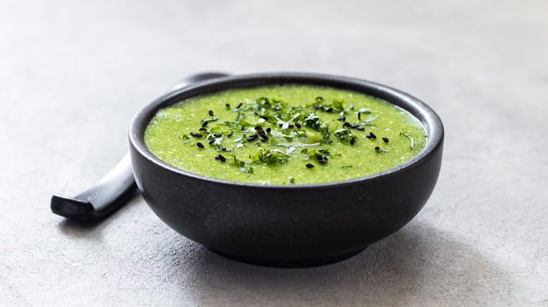 spinach soup in black bowl 