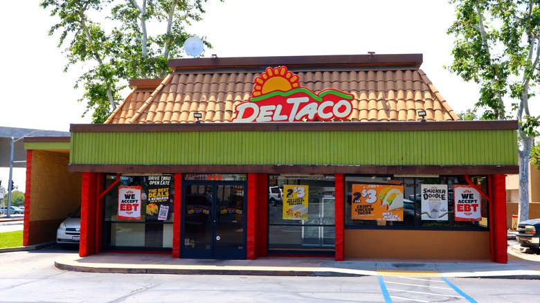 Del Taco location exterior