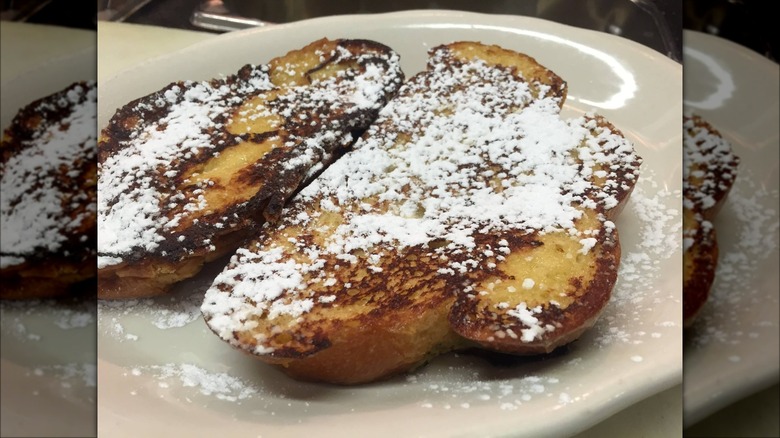 French toast with powdered sugar