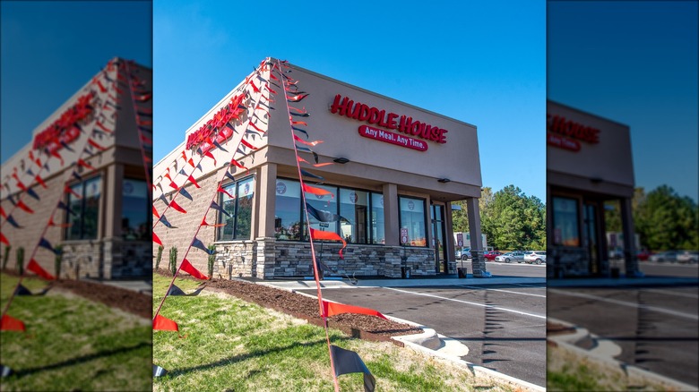 Huddle House exterior