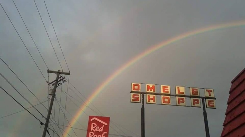 Omelet Shoppe exterior, rainbow