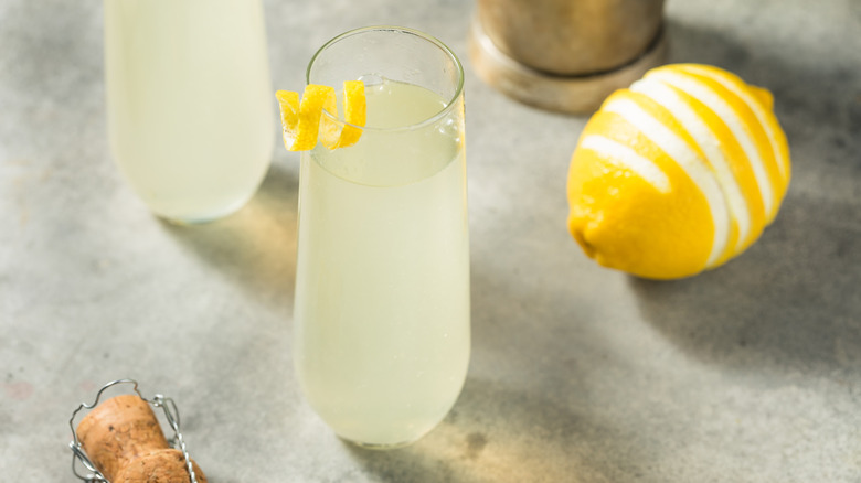 Bubbly French 75 lemon garnishing