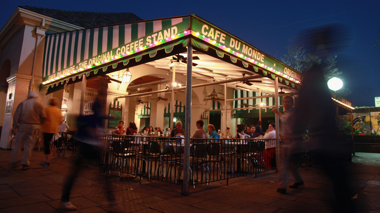 Cafe Du Monde at night