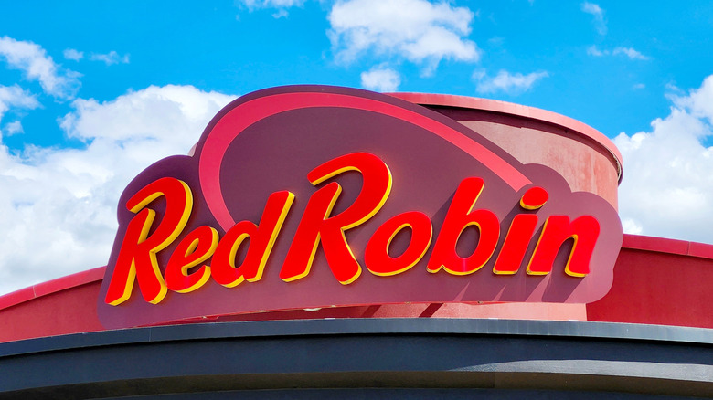 Red Robin restaurant sign