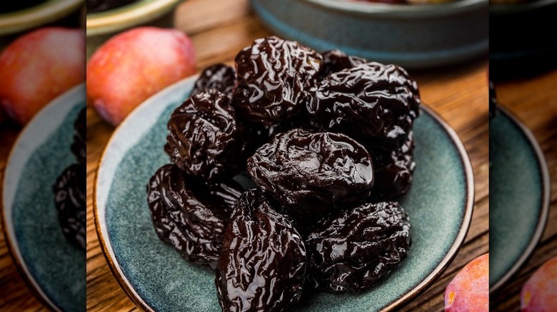 Bowl of prunes 