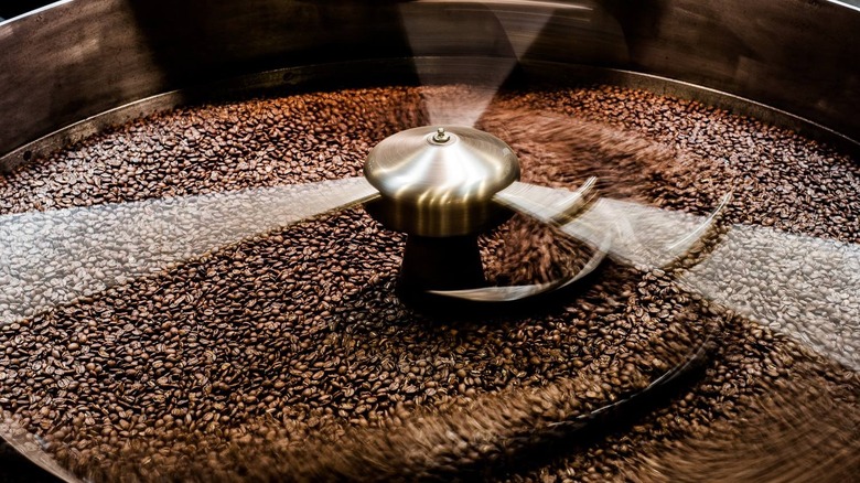 Machine grinding coffee beans