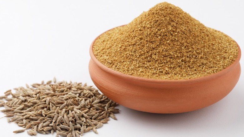 cumin powder next to cumin seeds