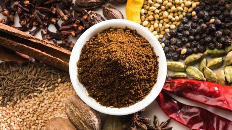 Garam masala powder and ingredients