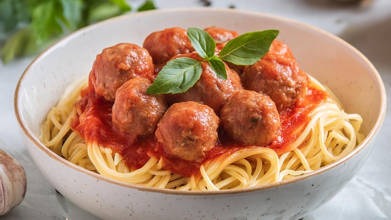 bowl of spaghetti and meatballs