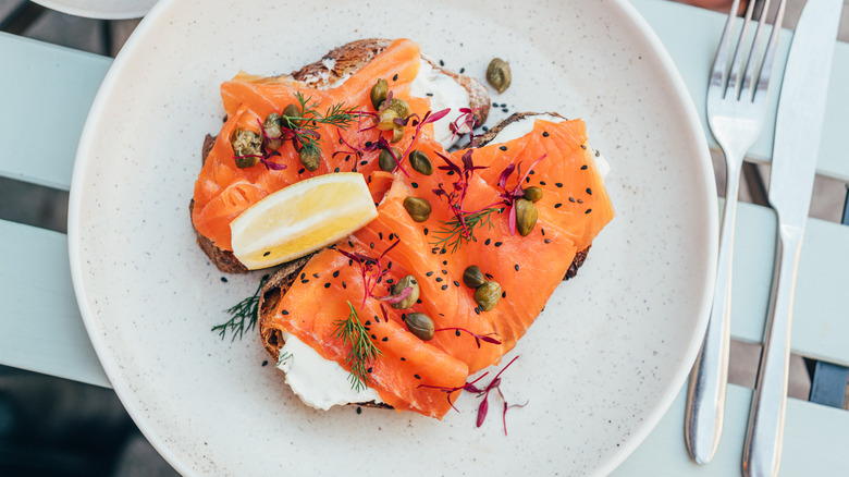 lox smoked salmon with lemon