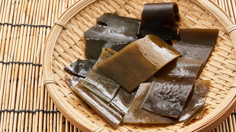 kombu kelp in bowl