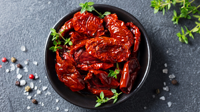 Sun-dried tomatoes in black bowl