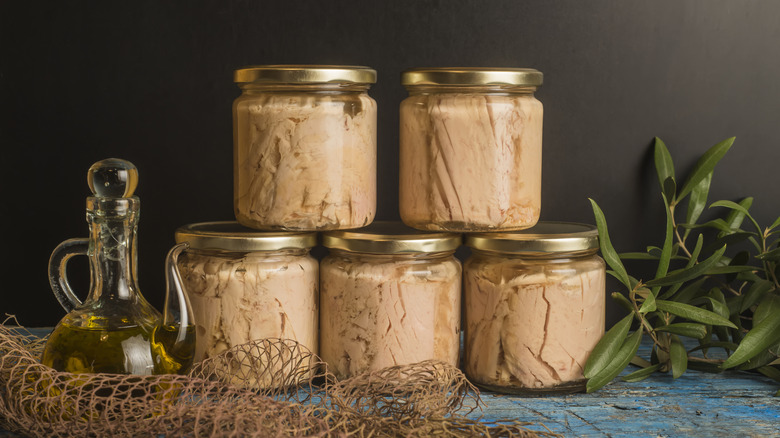 tuna in jars with oil