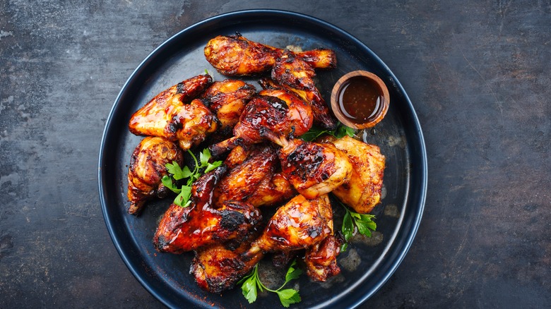 Barbecue chicken wings with parsley