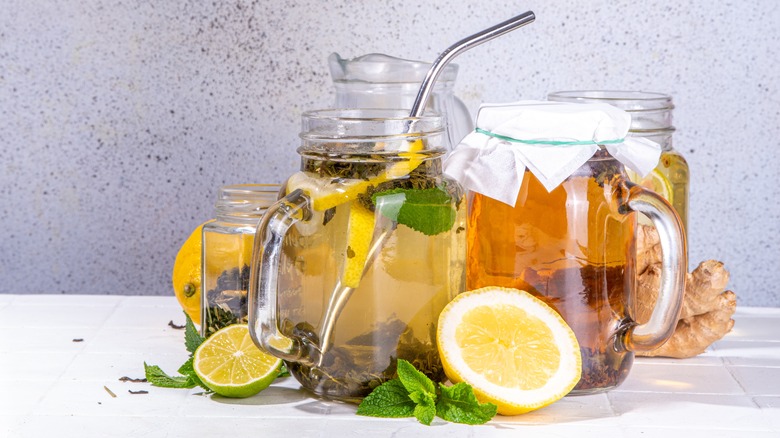 cold brew iced tea in jar