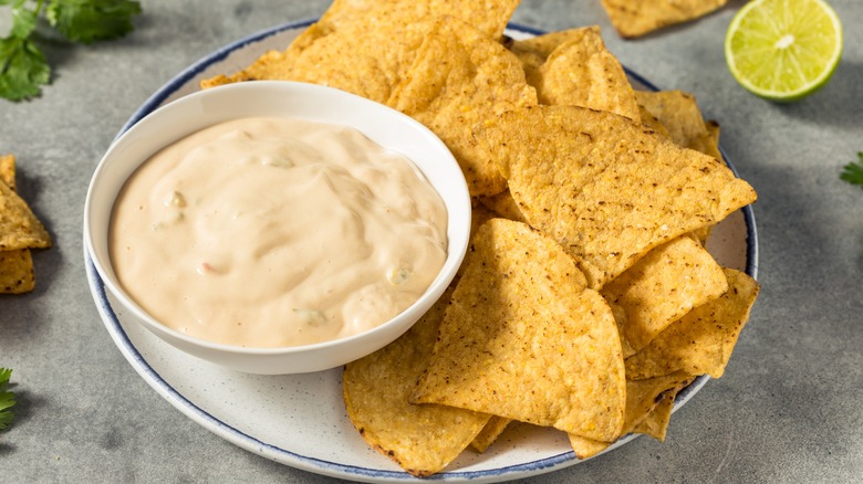 Queso blanco with chips