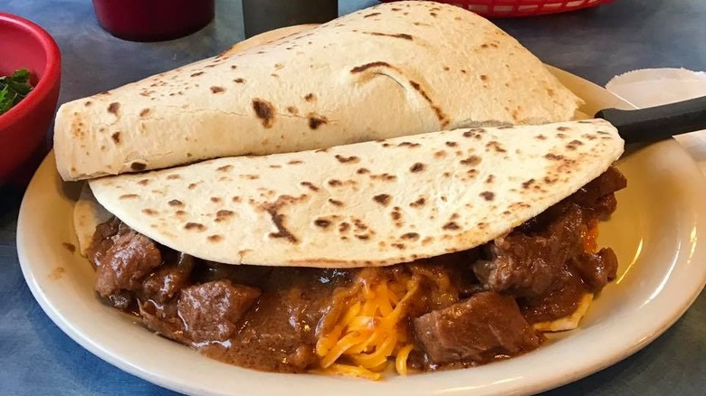 Carne guisada tacos