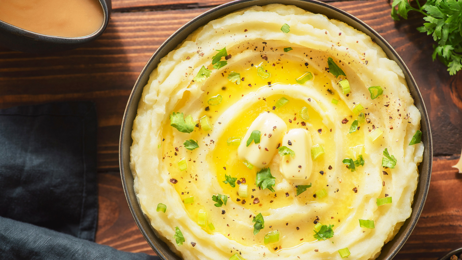 https://www.tastingtable.com/img/gallery/the-absolute-best-toppings-for-mashed-potatoes/l-intro-1656360879.jpg
