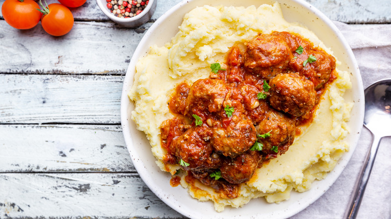 Meatballs tomato sauce on mashed potatoes