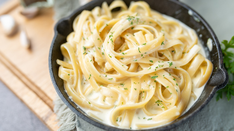 pasta in alfredo sauce