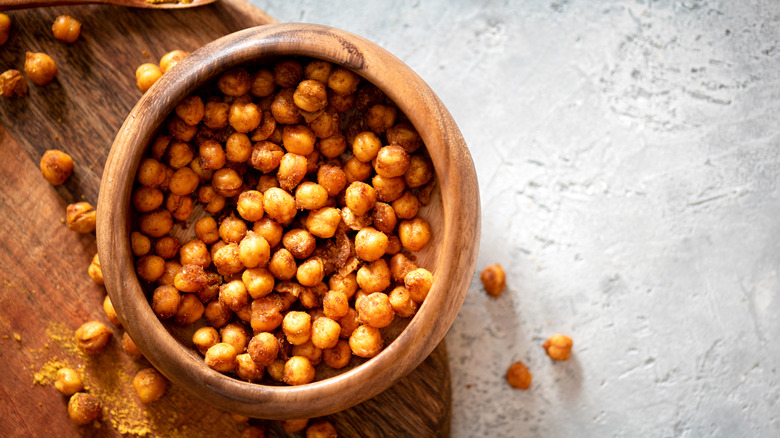 cripsy chickpeas in wooden bowl