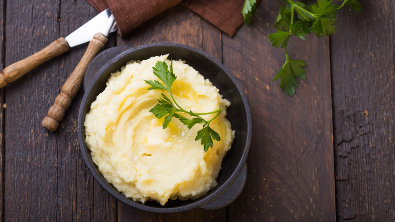 Mashed potatoes in dish