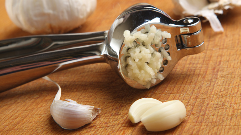 https://www.tastingtable.com/img/gallery/the-absolute-best-uses-for-your-garlic-press/intro-1675268990.jpg
