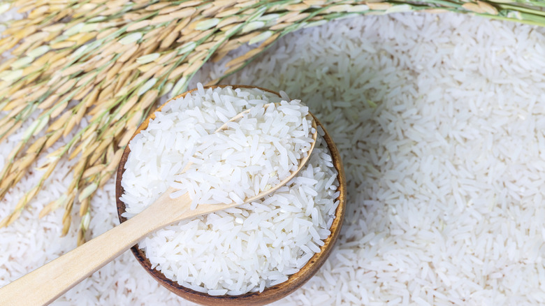 White rice and spoon in wood bowl