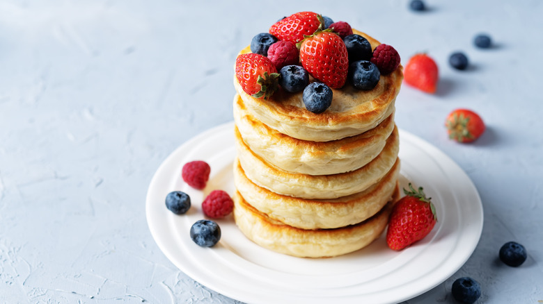 pancakes with strawberries and blueberries