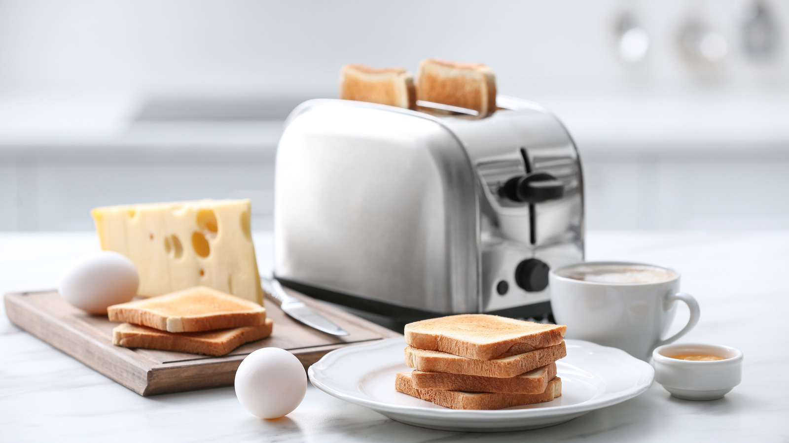 https://www.tastingtable.com/img/gallery/the-absolute-best-uses-for-your-toaster/l-intro-1651269895.jpg
