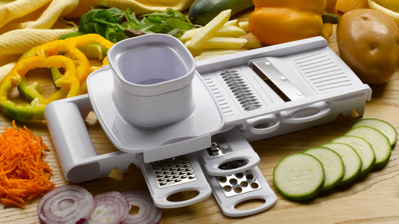 vegetable chopper and peeler