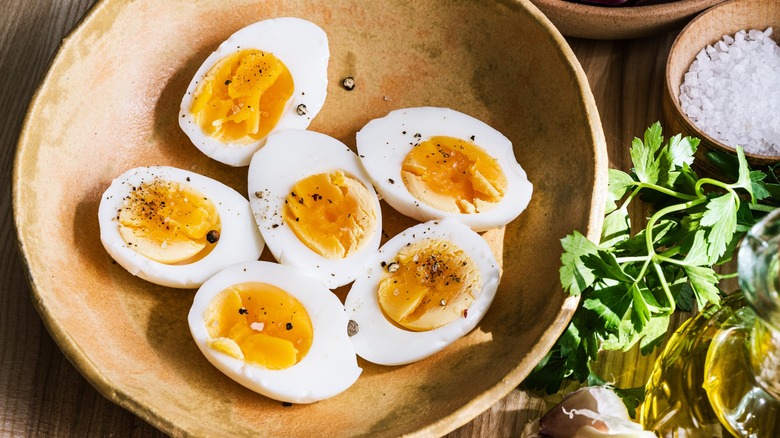 Overview of sliced hard-boiled eggs in a bowl