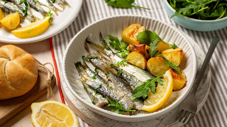 Sardines with potatoes and lemon