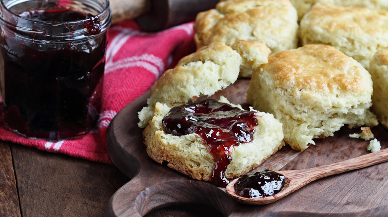 biscuits with jelly