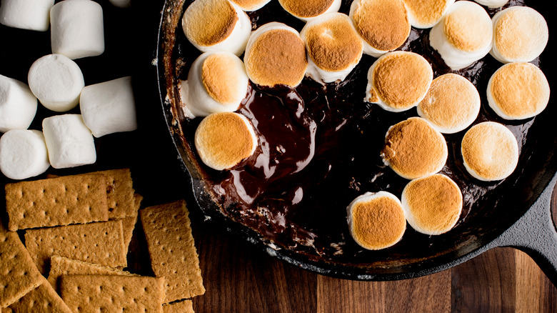 Cast iron skillet with marshmallows