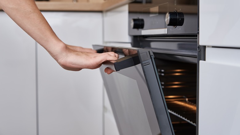 hand opening oven