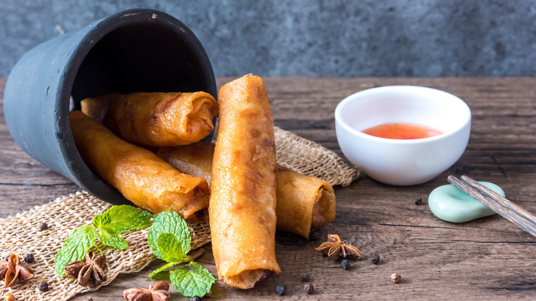 Crispy egg rolls