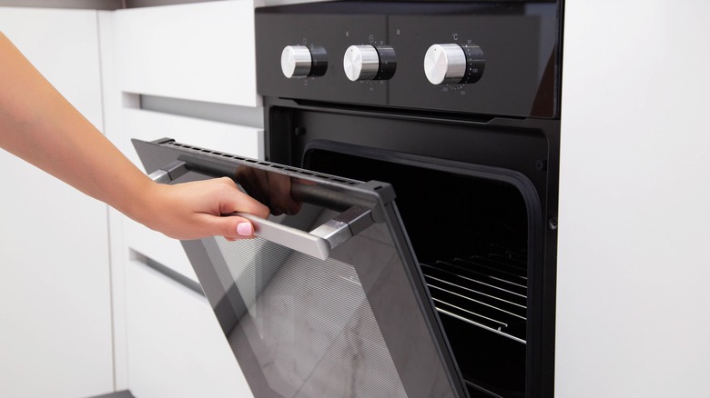 hand opening oven