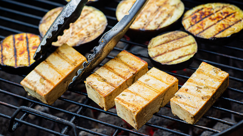 Grilled aubergine and tofu 