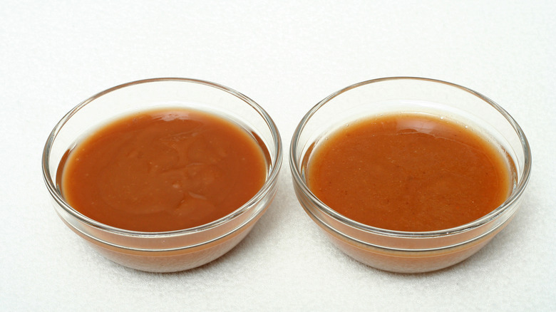 Dissolved tamarind pulp in glass cups