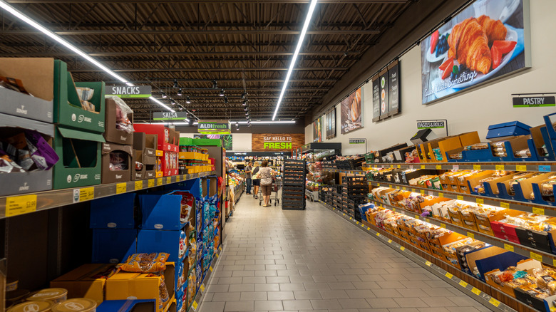 Bread aisle in an Aldi in Florida