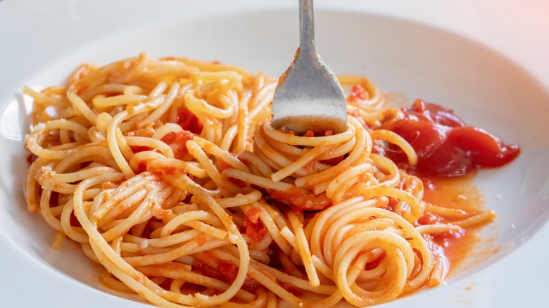 spaghetti wound on a fork