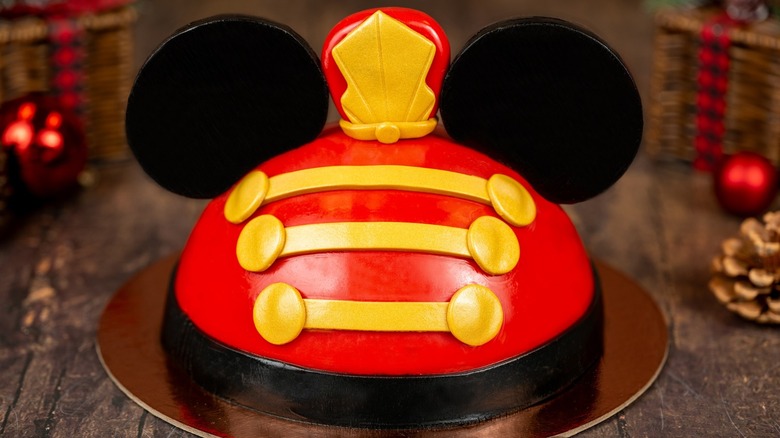 Mickey Mouse character cake