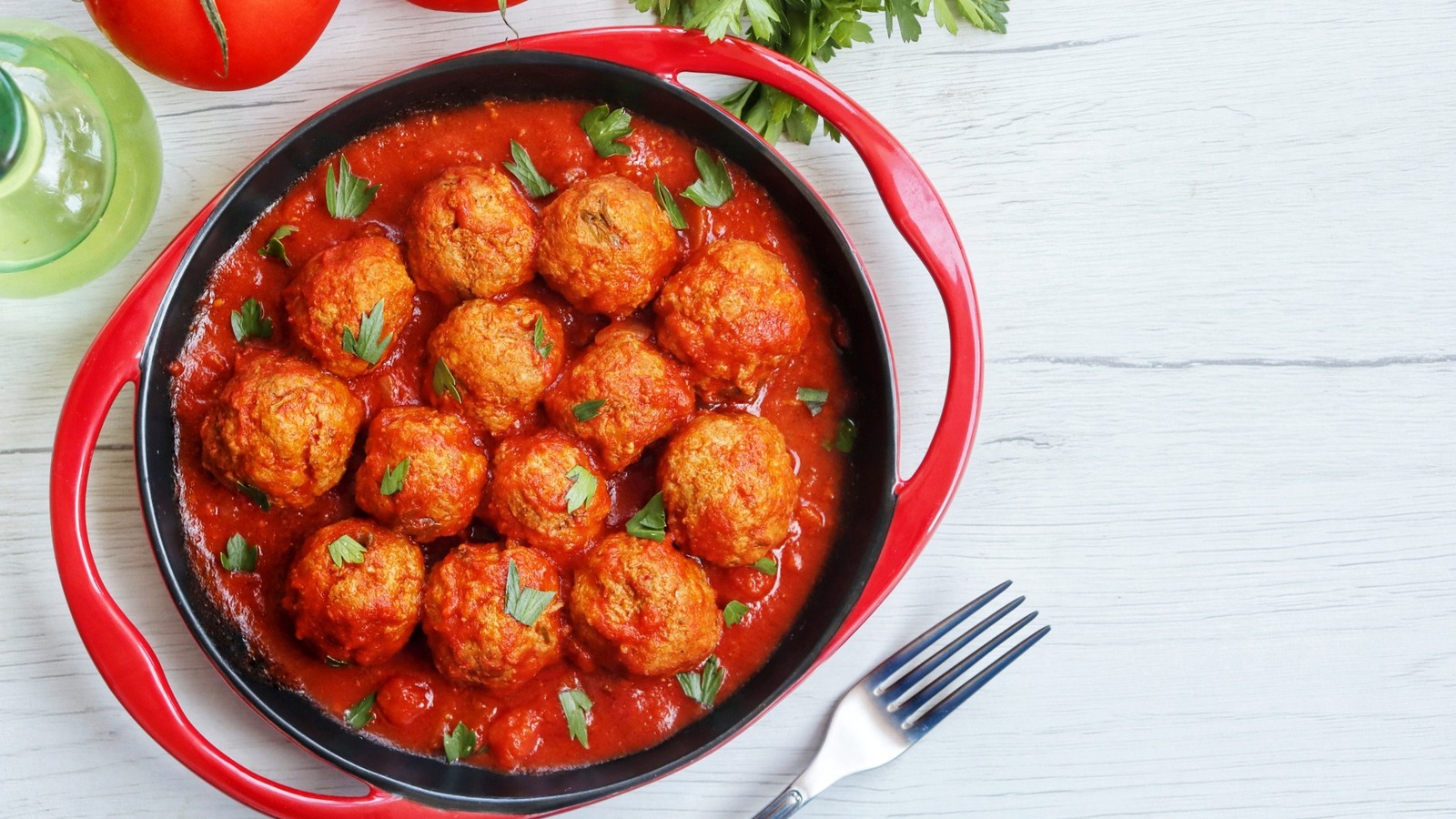 The Baking-Inspired Hack To Easily Portion Out Meatballs